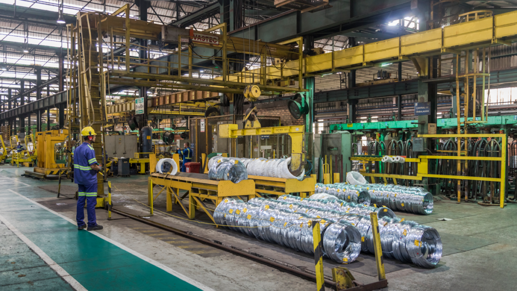 Juros, crise fiscal e ausência de política castigam indústria do Brasil há quatro décadas