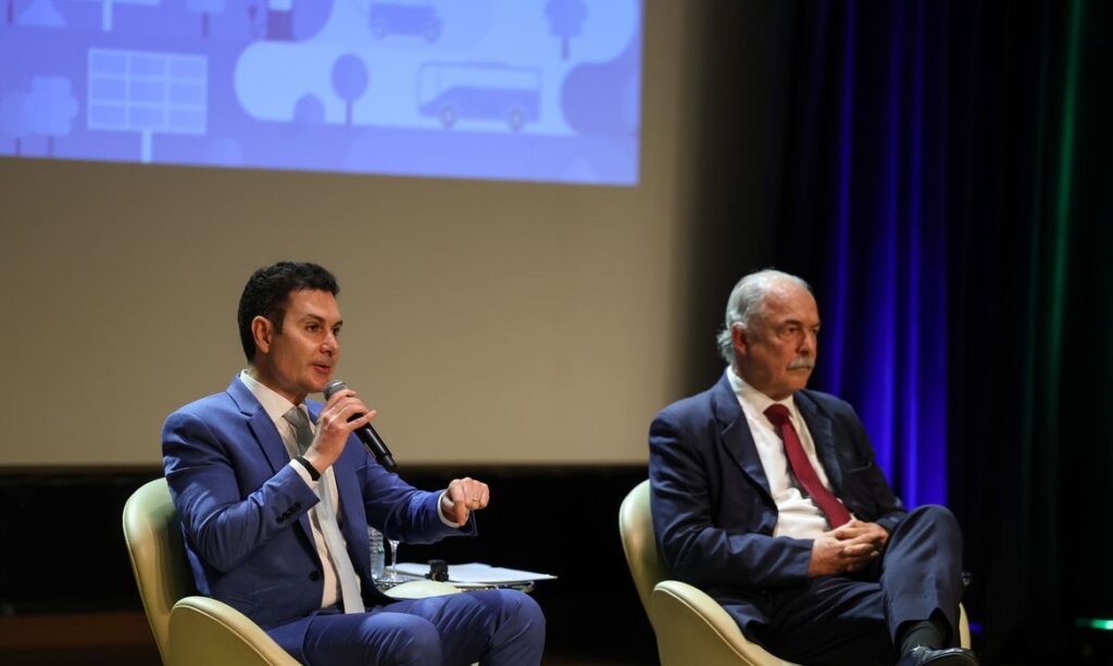 Ministros defendem parcerias privadas para investimentos em infraestrutura