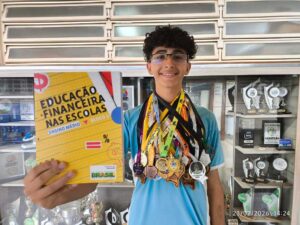 Estudante do DF conquista ouro em olimpíada de educação financeira