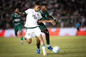 Goiás busca empate no fim, vence nos pênaltis e avança na Copa do Brasil