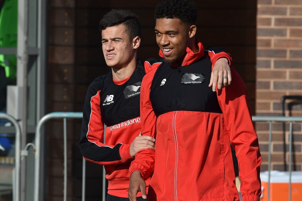 Foto colorida de Jordan Ibe e Phillippe Coutinho - Metrópoles