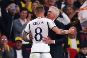 Kroos cutuca Ancelotti em tom de brincadeira: “Ainda foi um erro”