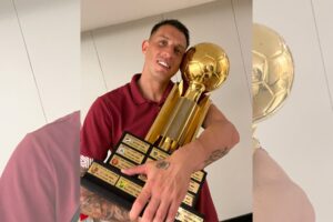 Imagem colorida de post do Lanús no X- Metrópoles