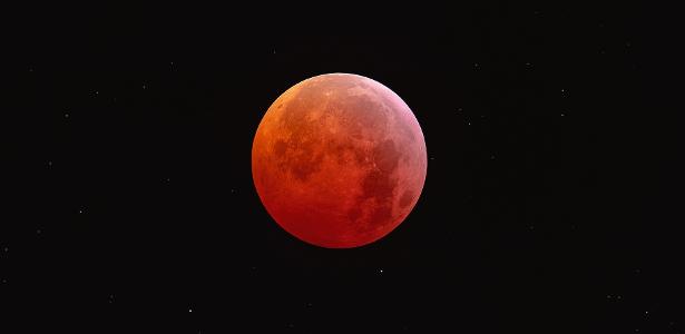 veja qual a data e horário do eclipse lunar total