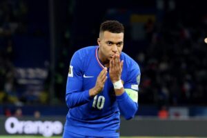 Deschamps defende Mbappé após críticas por "egoísmo" na seleção