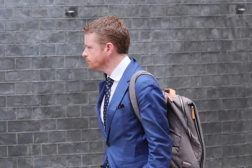 Caso Epstein derruba chefe de gabinete do primeiro-ministro do Reino Unido