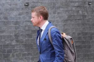 Caso Epstein derruba chefe de gabinete do primeiro-ministro do Reino Unido