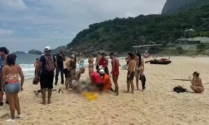 Homem morre em queda de asa-delta na praia de São Conrado