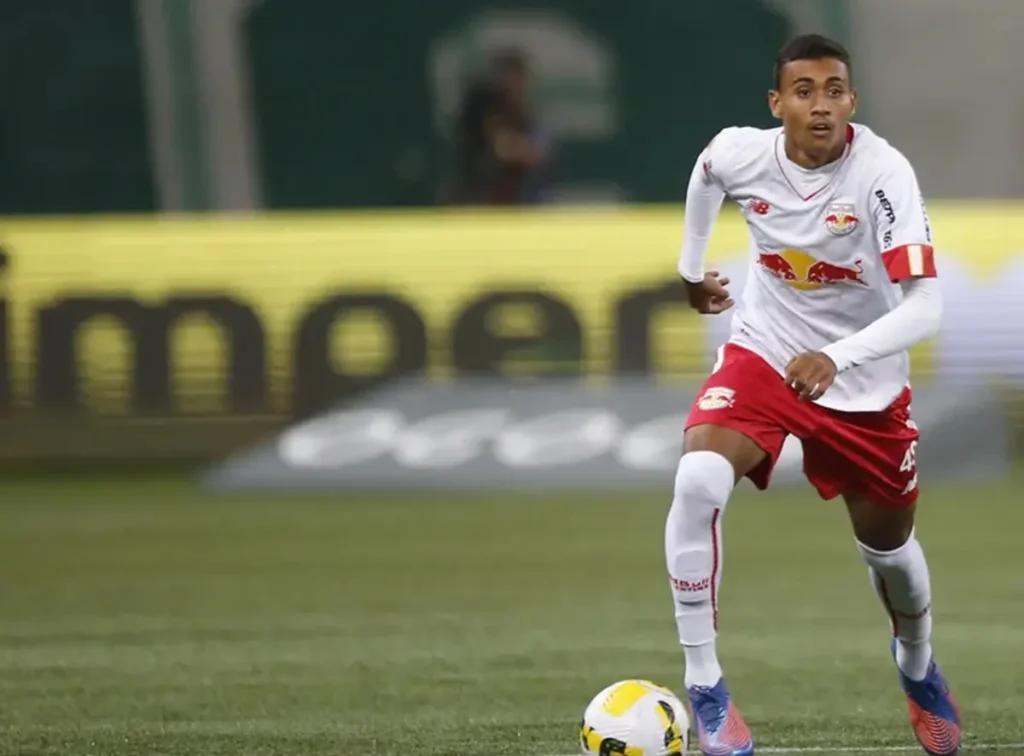 Vila Nova acerta contratação de volante Nathan Camargo, de 20 anos