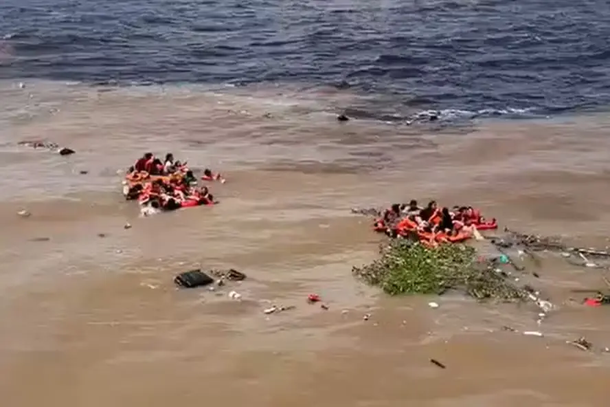 Com sete desaparecidos, buscas por naufrágio em Manaus chegam ao quarto dia