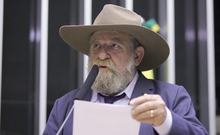 Projeto endurece pena para crimes sexuais por motoristas de app e taxistas