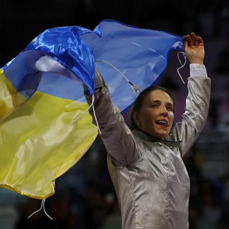 olga kharlan comemora medalha de ouro para a ucrania na esgrima 1723037514886 v2 450x450