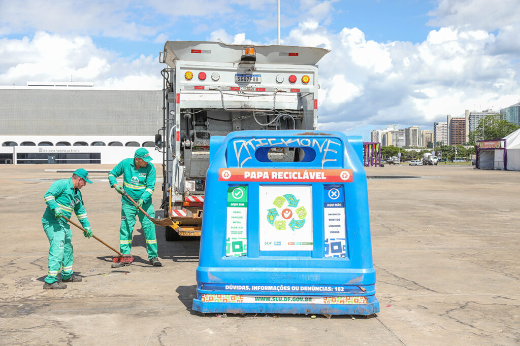 SLU recolhe 29 toneladas de lixo e devolve ruas limpas após o Carnaval 2026