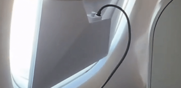 Passageiro liga antena da Starlink com bateria proibida durante voo