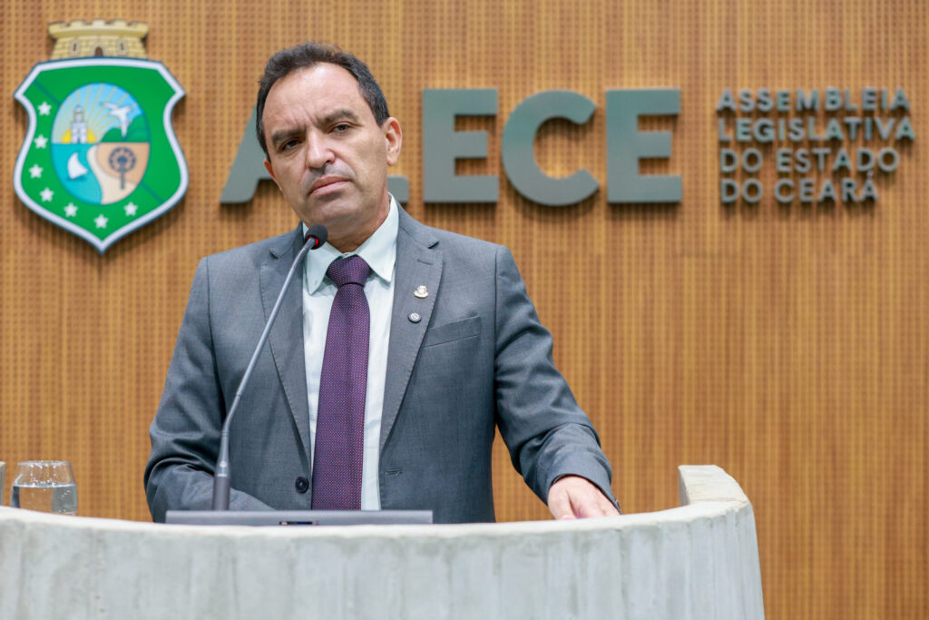 Suplente de deputado do PT é preso por importunação sexual em voo de SP ao Ceará