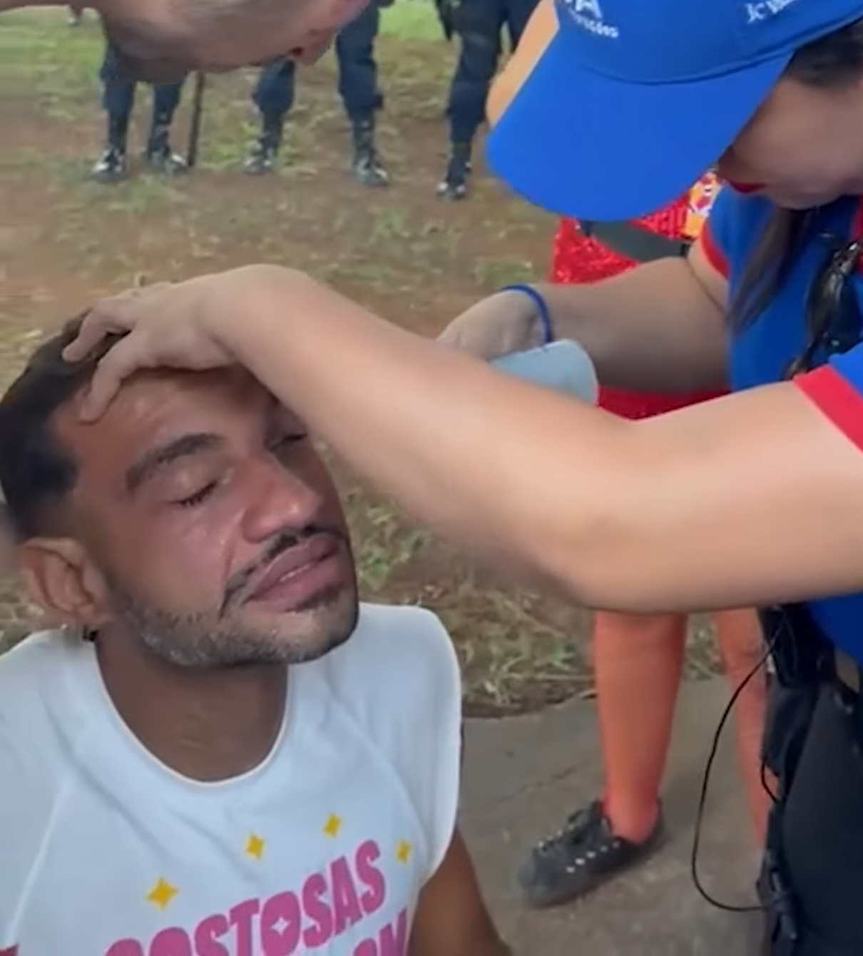 Fábio Felix é atingido por spray de pimenta por guarnição da Polícia Militar