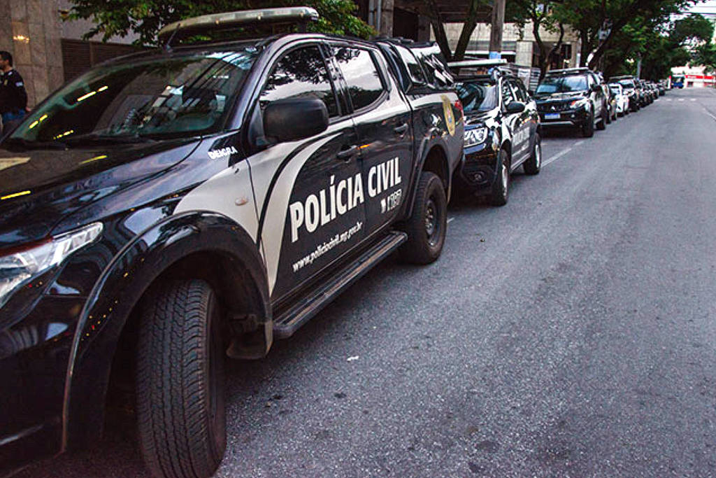 Homem é suspeito de arrastar ex-namorada por 400 metros com carro em MG