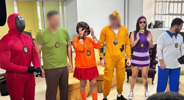 policiais fantasiados carnaval