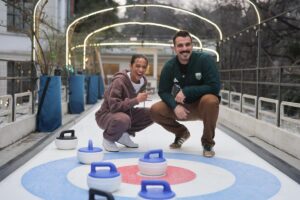 Jogos de Inverno: Rayssa Leal visita Casa Brasil e joga Curling - destaque galeria