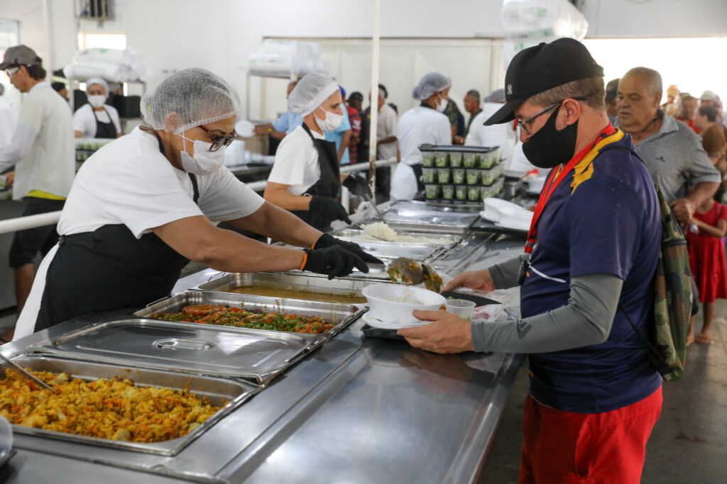 Pesquisa revela 75% de aprovação em refeições de restaurantes comunitários do DF