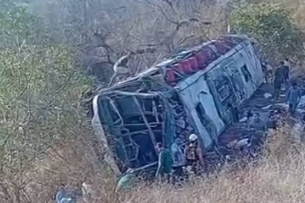 Acidente com ônibus de romeiros deixa ao menos 15 mortos no sertão de Alagoas