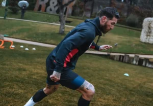 Apontado como possível comprador do Sevilla, Sergio Ramos se oferece para voltar a jogar pelo clube