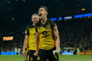 Foto colorida de Schlotterbeck, do Borussia Dortmund - Metrópoles