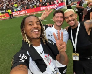 Corinthians vence Flamengo e conquista Supercopa