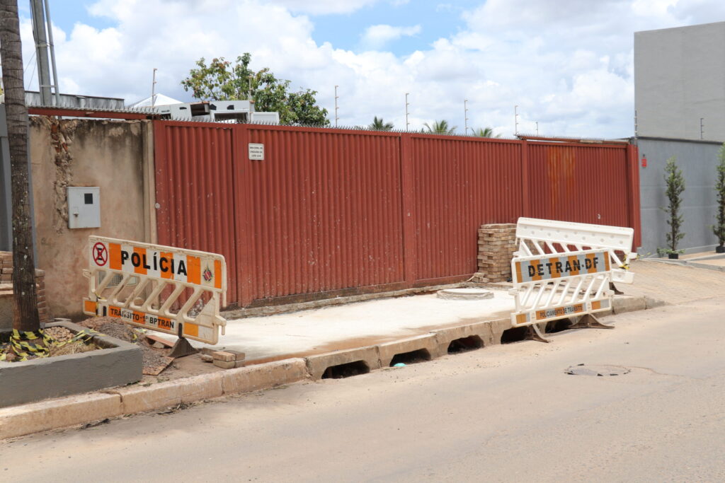 Novacap conclui reparo de cratera em Arniqueira após chuvas