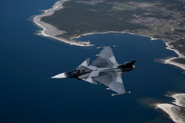 Suécia derruba drone russo perto de porta-aviões da França