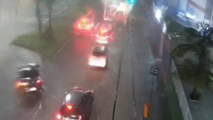 Temporal causa alagamentos na Ilha do Governador, na zona norte do Rio