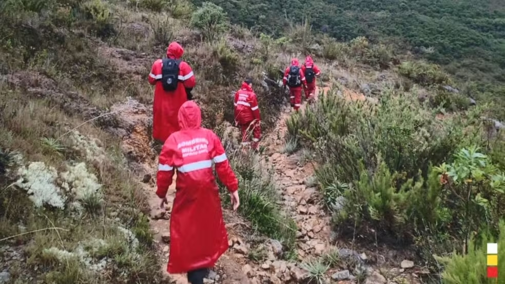 Bombeiros buscam irmãos desaparecidos durante trilha no Pico da Bandeira