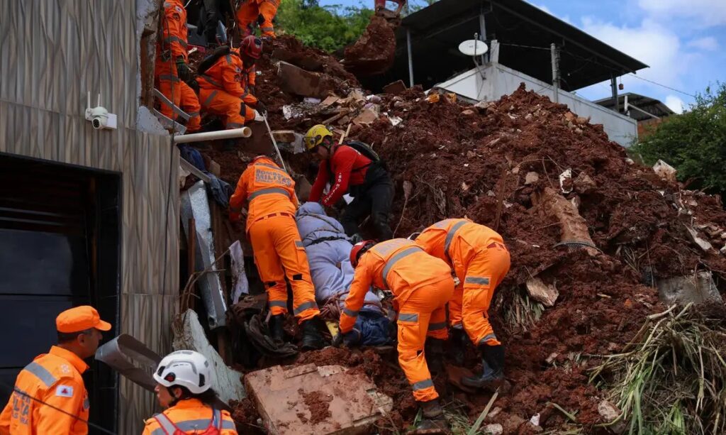 Mortes por chuvas na Zona da Mata mineira chegam a 46
