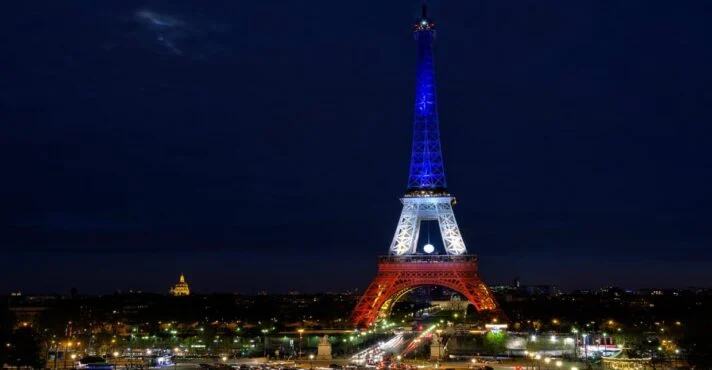 Paris anuncia mudança na Torre Eiffel para corrigir ausência histórica