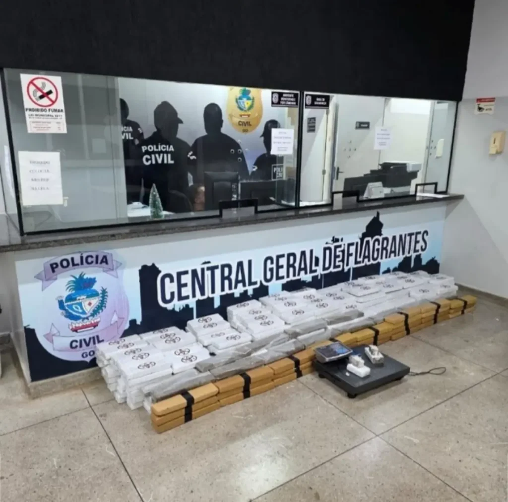 Quase 400 kg de entorpecentes e balanças industriais são apreendidos em residência em Goiânia