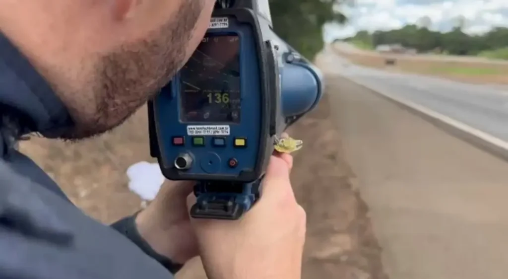 Motoristas são flagrados a mais de 150 km/h no início da Operação Carnaval em Goiás