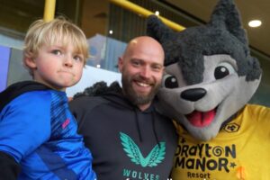 wolverhampton-da-nuggets-a-jovem-torcedor