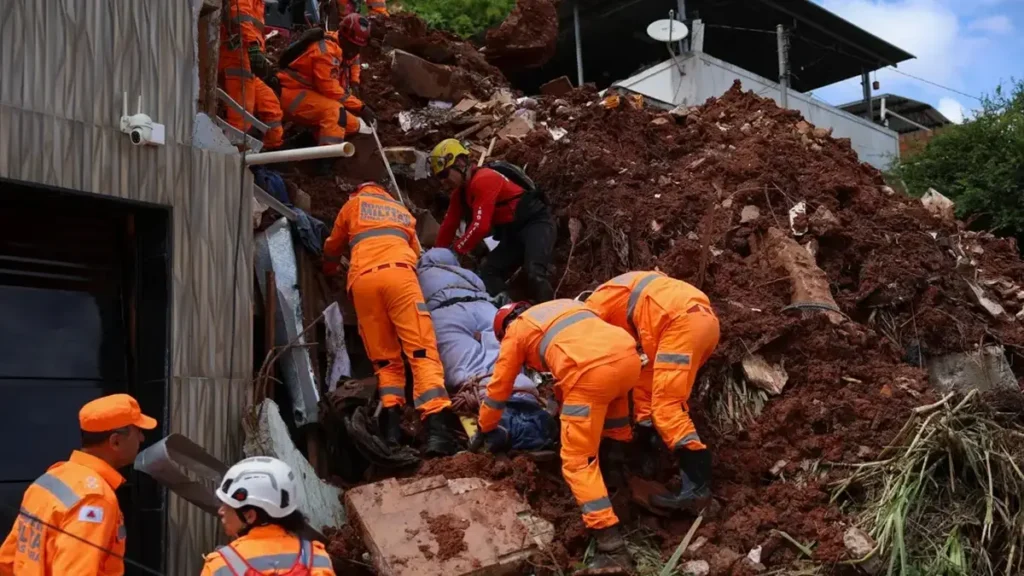 Chega a 46 o número de mortos nas chuvas na Zona da Mata Mineira