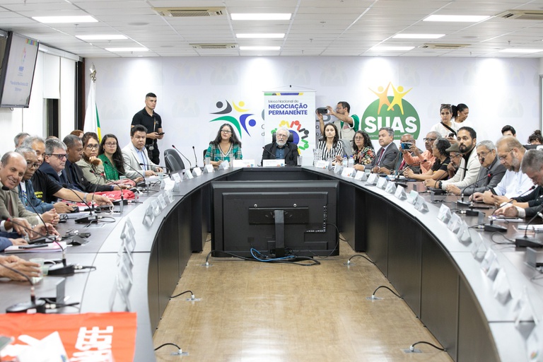 Governo anuncia reajuste de 160% em benefícios a servidores federais