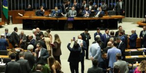 Janela partidária abre calendário eleitoral com troca-troca de partido