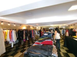 Bazar no Lago Sul vende peças a partir de R$ 5 para financiar projetos sociais