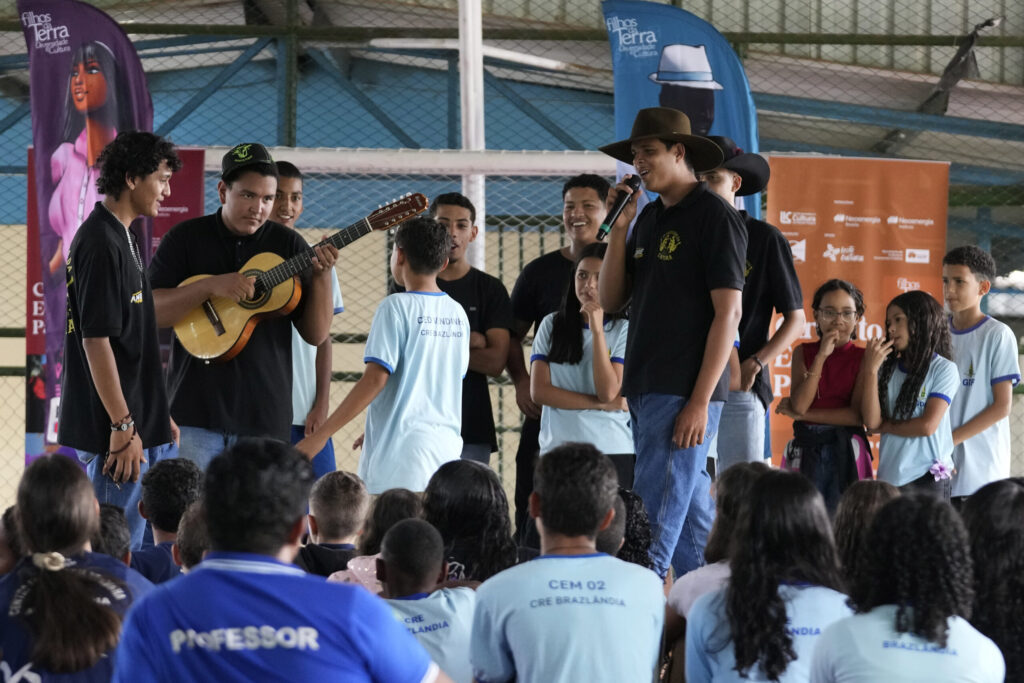 Projeto Filhos da Terra leva cultura popular e tecnologia a escolas do DF