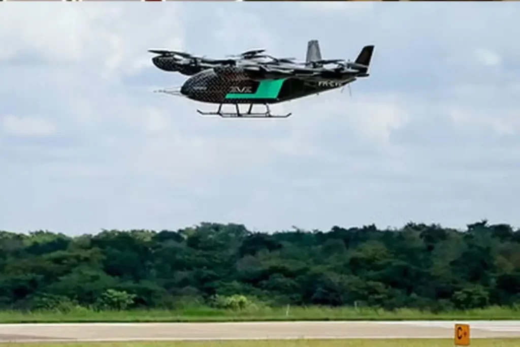 'Carro voador' da Embraer faz voo de três minutos em São Paulo; assista