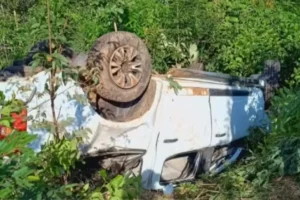 Motorista é indiciado por capotamento de caminhonete na GO-507