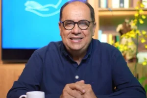 Na cidade de Goiás, padre lança livro sobre relações humanas na era digital