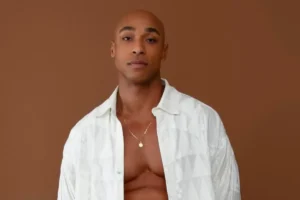 Neto de Mussum é acusado por homem de roubar e de aplicar 'boa noite, Cinderela'