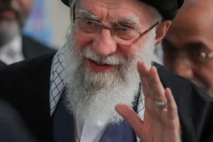 Veja momento em que TV do Irã anuncia que aiatolá Ali Khamenei foi morto pelos EUA