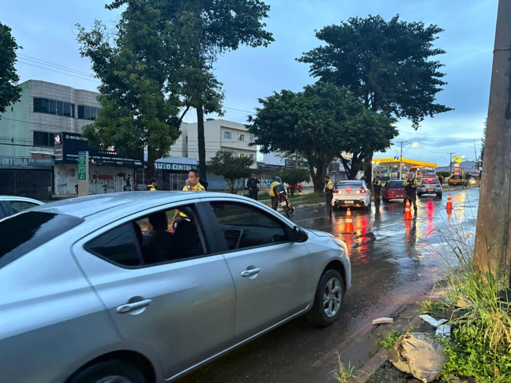 Fiscalizações de trânsito no DF registram 213 infrações no fim de semana