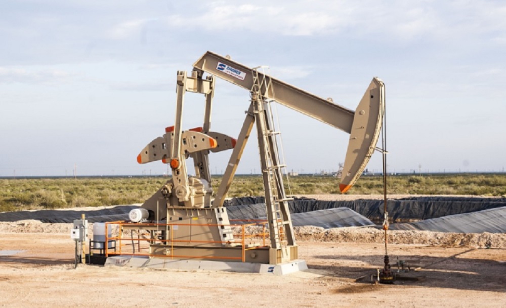 Petróleo fecha perto da estabilidade com alargamento da guerra e tráfego por Ormuz em foco