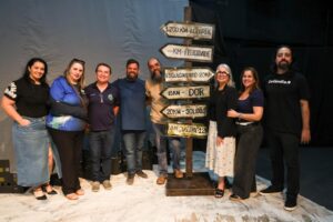 CED 06 de Ceilândia celebra conquistas e inaugura ar-condicionado em teatro